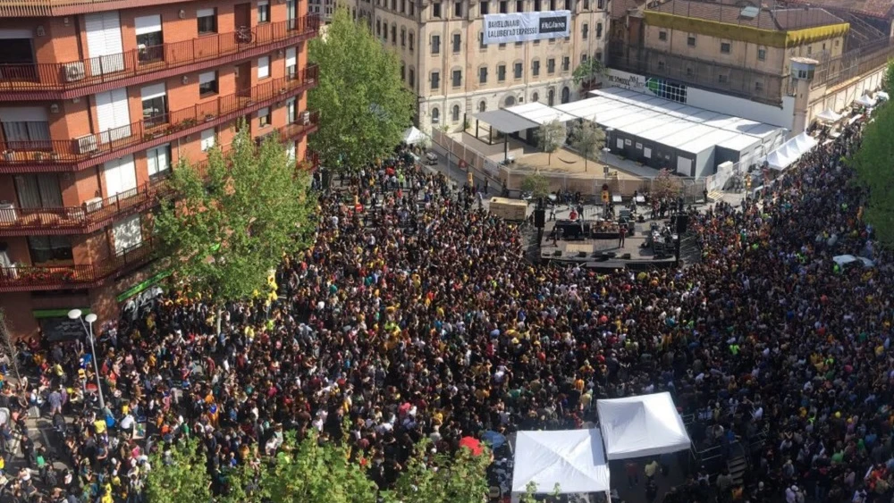 Vista aérea del concierto de Valtonyc y Hásel