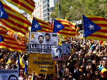 Unas 315.000 personas piden en Barcelona la libertad de presos soberanistas Unas 315.000 personas piden en Barcelona la libertad de presos soberanistas