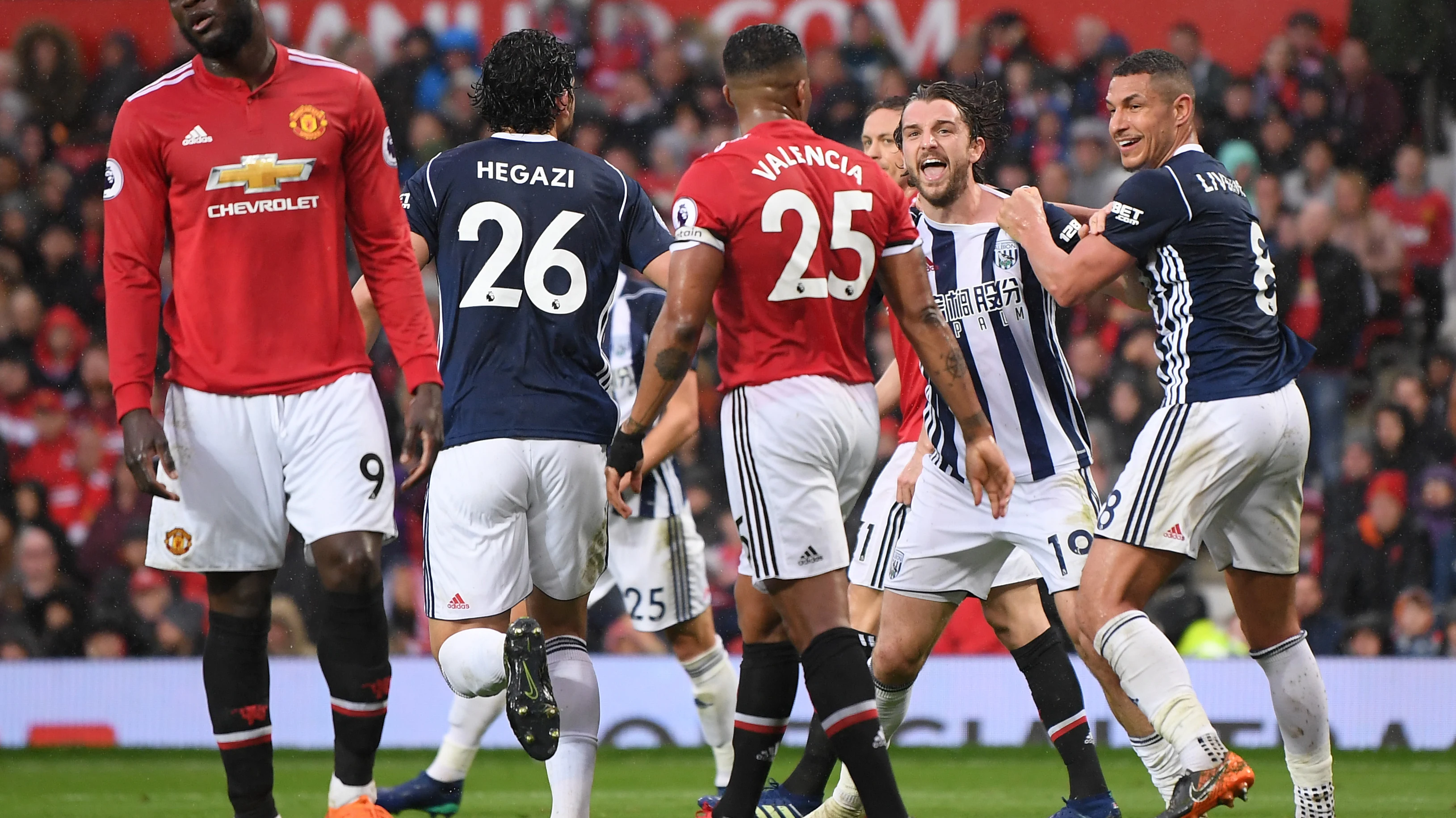 Jay Rodríguez celebra su gol en Old Trafford