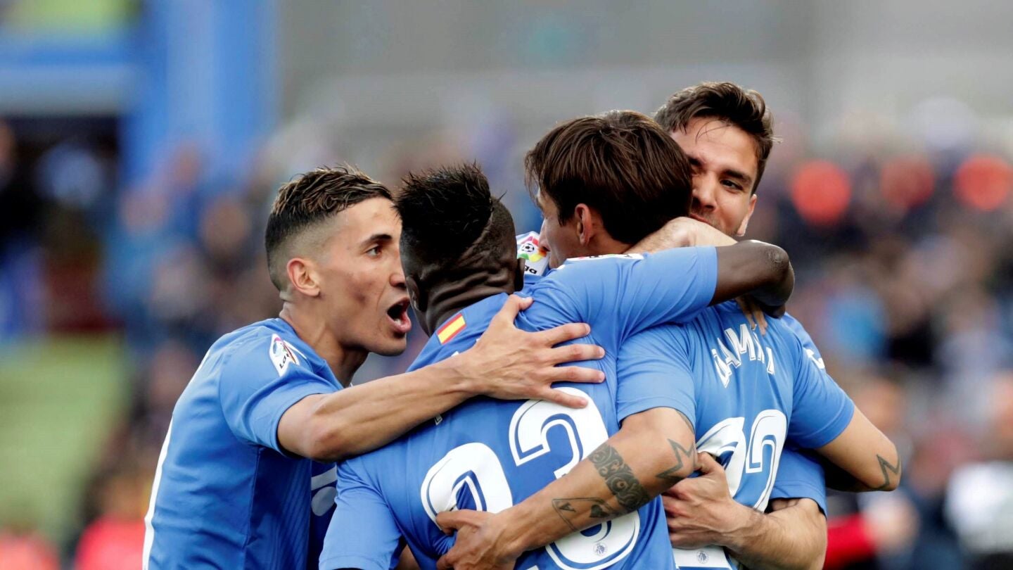 Los jugadores del Getafe celebran el golazo de Dami&aacute;n Su&aacute;rez