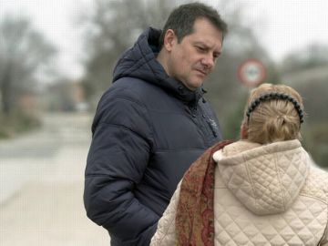 Una vecina de la Cañada Real: "Es el peor sitio del mundo. Si me ven con vosotros me apedrean" Una vecina de la Cañada Real: "Es el peor sitio del mundo. Si me ven con vosotros me apedrean"