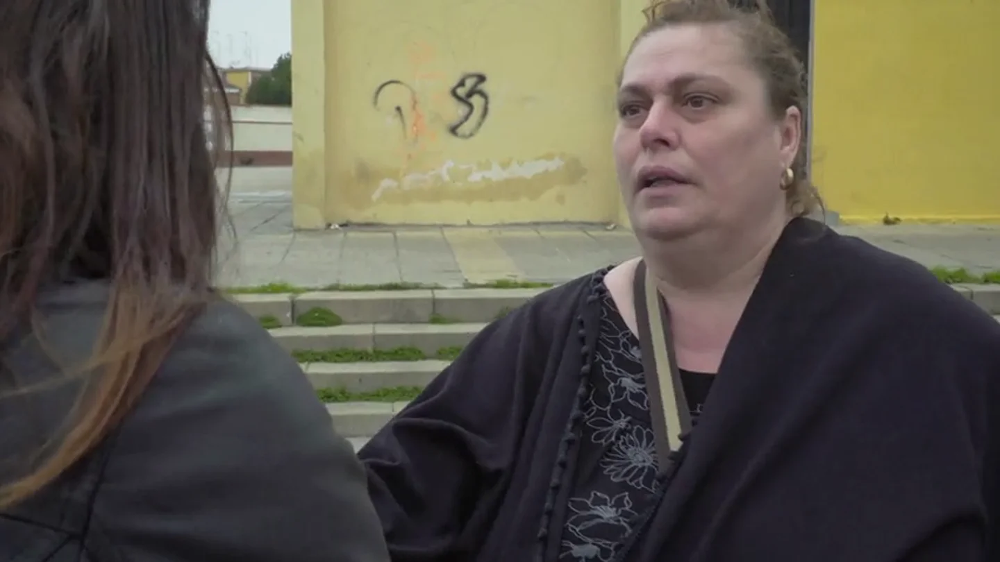 "Si me puedo agarrar a la droga para dar de comer a mis hijos, me agarro": así es vivir en el barrio con más pobreza de España "Si me puedo agarrar a la droga para dar de comer a mis hijos, me agarro": así es vivir en el barrio con más pobreza de España