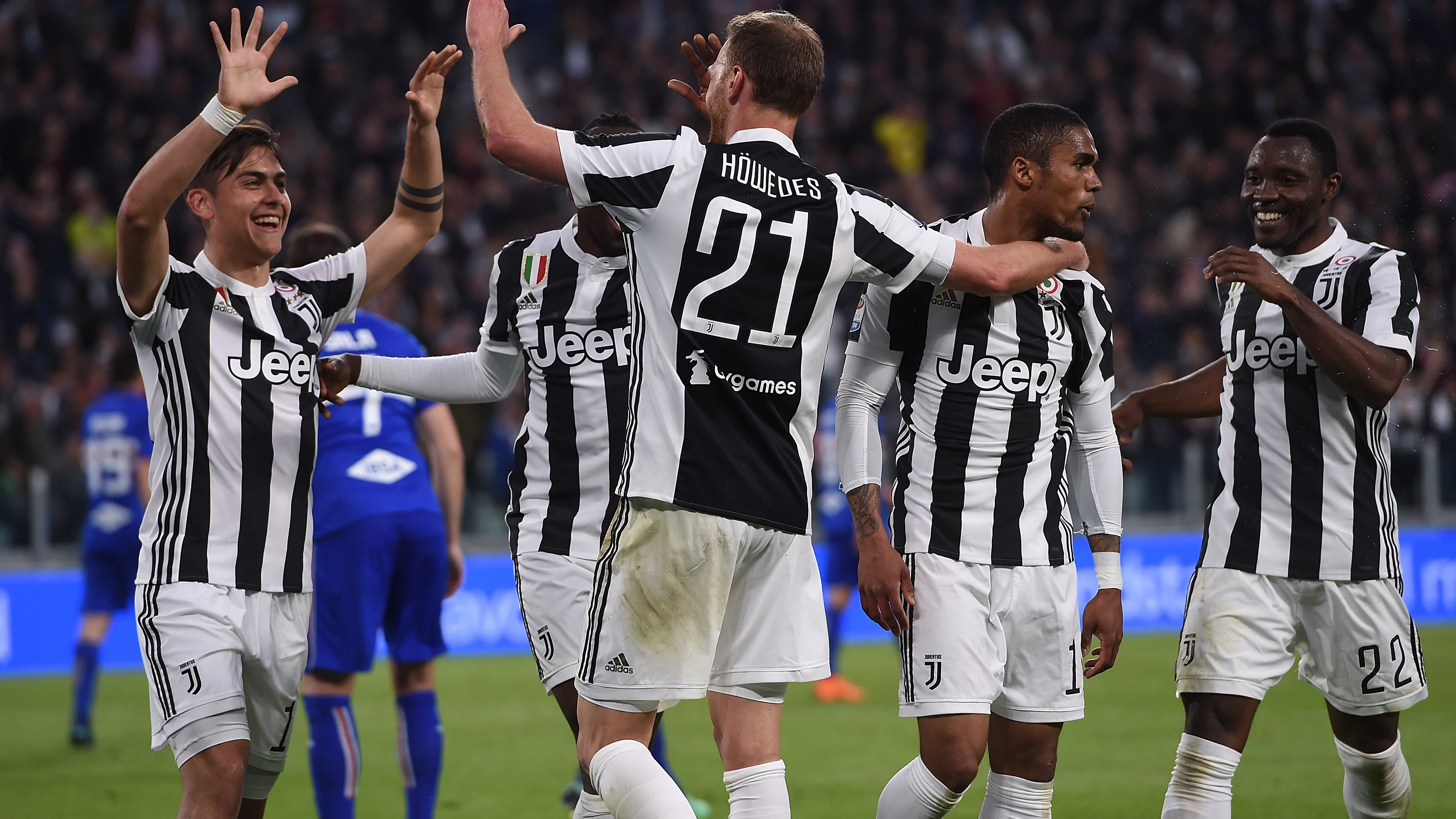 Benedikt Howedes celebra el segundo gol ante la Sampdoria