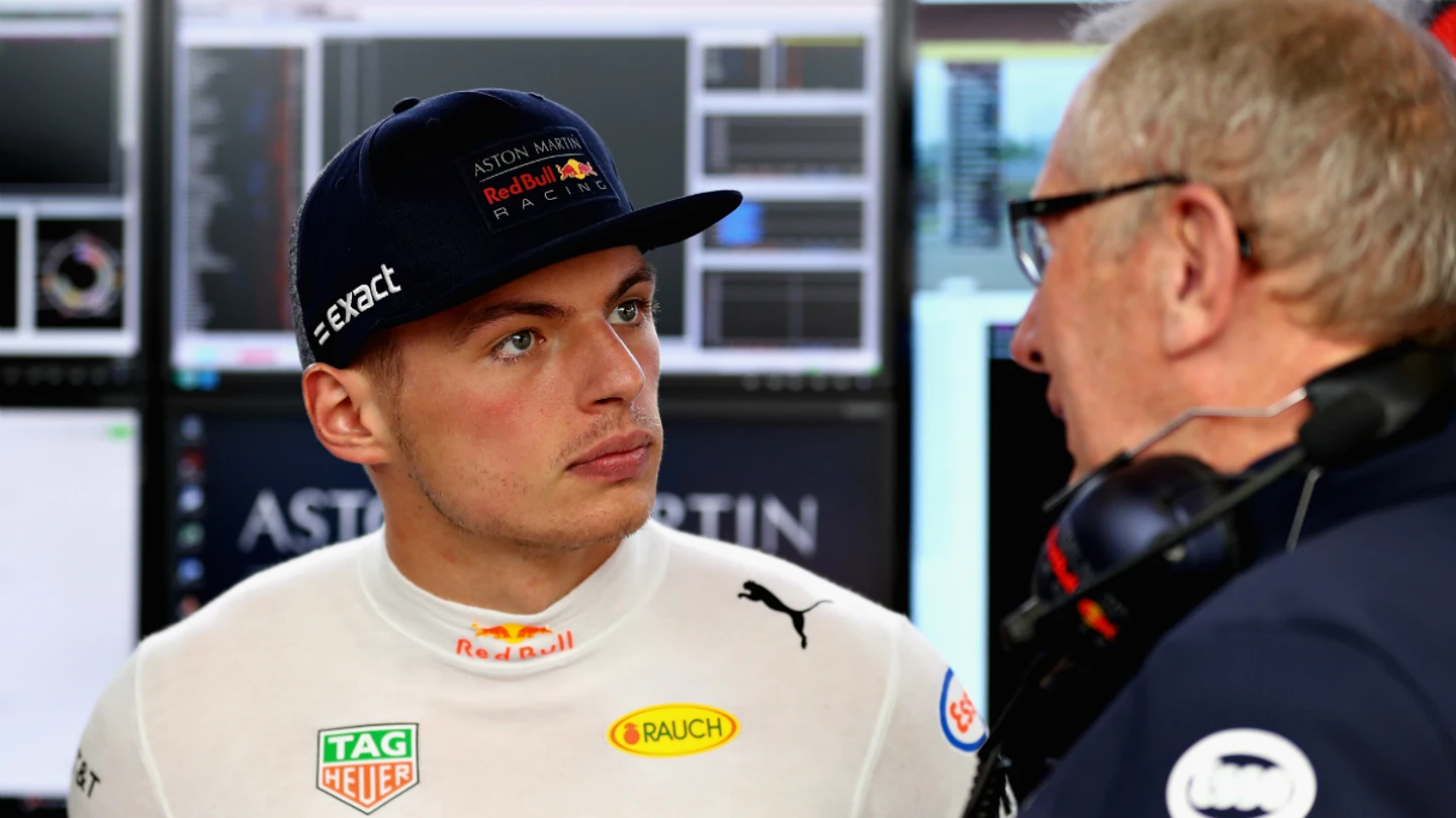 Helmut Marko charla con Verstappen Helmut Marko charla con Verstappen