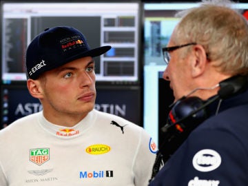Helmut Marko charla con Verstappen Helmut Marko charla con Verstappen