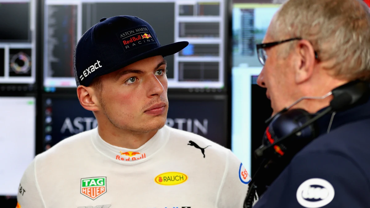 Helmut Marko charla con Verstappen