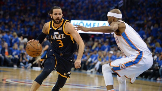 Ricky Rubio conduce el bal&oacute;n ante los Thunder