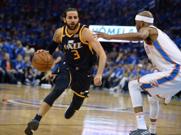 Ricky Rubio conduce el balón ante los Thunder Ricky Rubio conduce el balón ante los Thunder