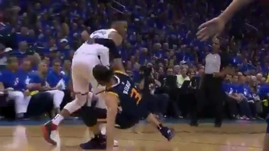 Westbrook golpea a Ricky Rubio Westbrook golpea a Ricky Rubio