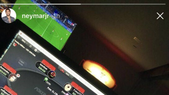 Neymar juega al p&oacute;ker mientras el PSG se juega la Liga francesa