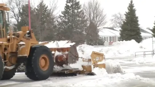 Imagen de una excavadora quitando nieve en EEUU Imagen de una excavadora quitando nieve en EEUU