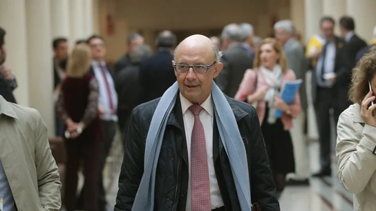 Imagen de Cristóbal Montoro en los pasillos del Senado Imagen de Cristóbal Montoro en los pasillos del Senado
