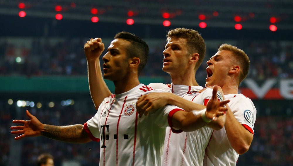 Thiago celebra su gol contra el Leverkusen