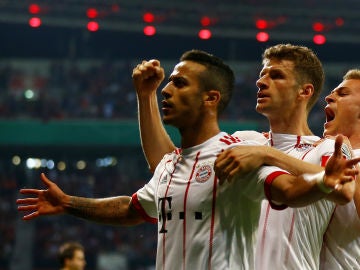 Thiago celebra su gol contra el Leverkusen Thiago celebra su gol contra el Leverkusen