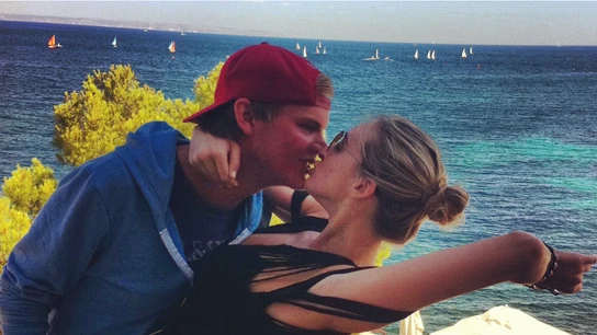 Avicii junto a su novia Emily Goldberg Avicii junto a su novia Emily Goldberg