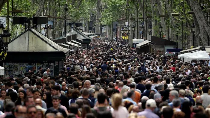 Imagen de archivo de Las Ramblas abarrotadas de gente