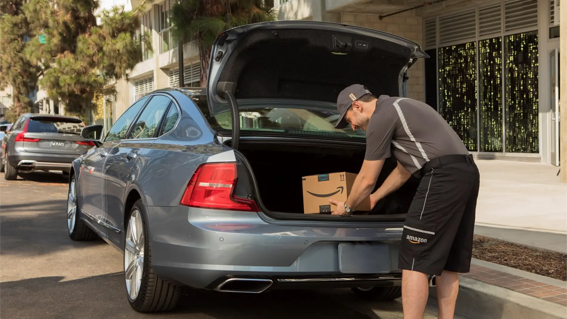 Volvo incorpora a su gama de servicios la entrega en el coche de Amazon Key 