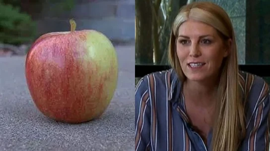 Mujer multada por no declarar una manzana en la aduana de EEUU Mujer multada por no declarar una manzana en la aduana de EEUU