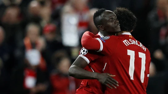 Mané celebra su gol con Salah Mané celebra su gol con Salah