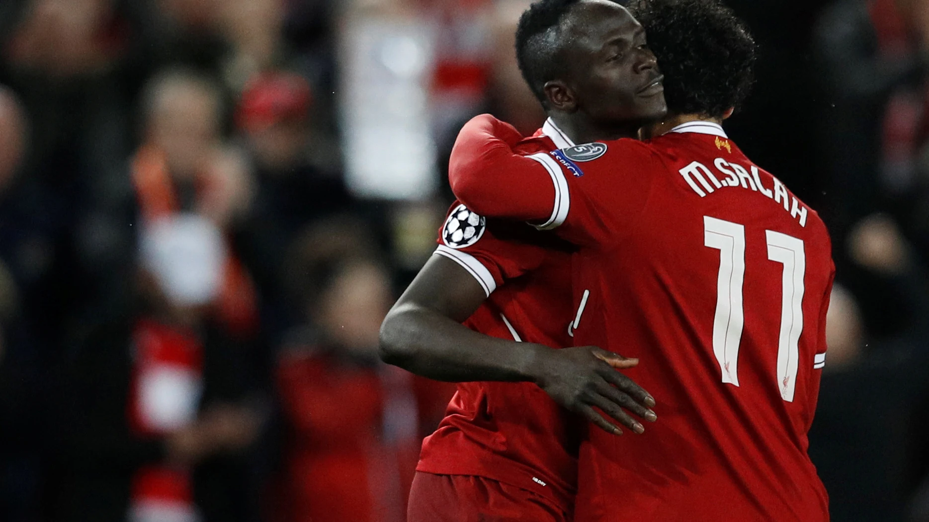 Mané celebra su gol con Salah