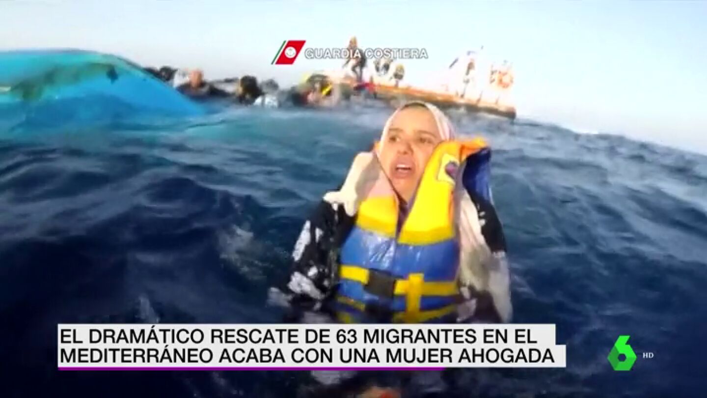 El dram&aacute;tico rescate de 63 migrantes en el Mediterr&aacute;neo que acaba con una mujer ahogada 