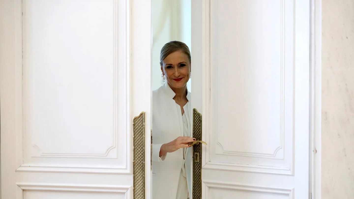 Cristina Cifuentes antes de su comparecencia ante los medios de Comunicación Cristina Cifuentes antes de su comparecencia ante los medios de Comunicación