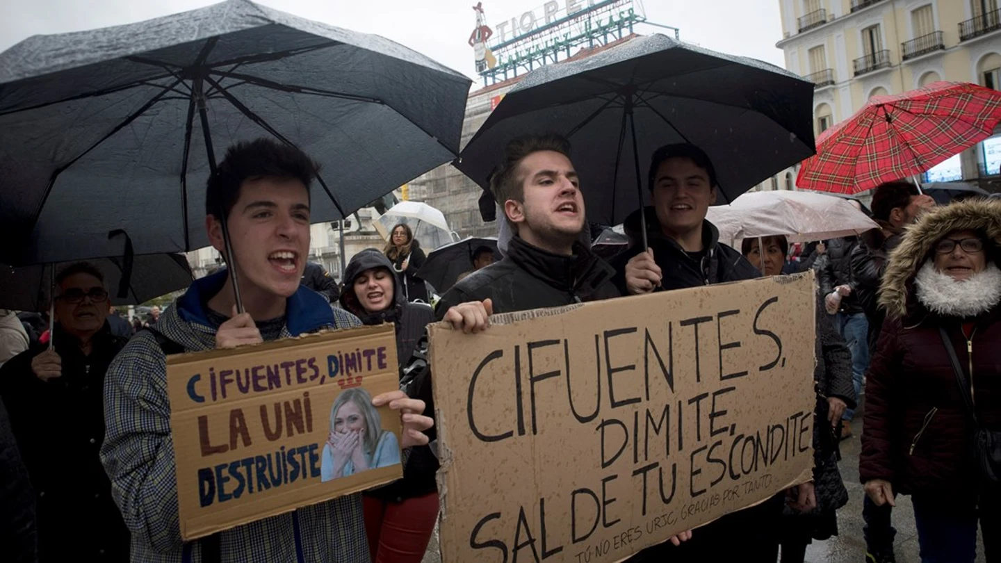 Manifestación tras el escándalo de Cifuentes en la Puerta del Sol (Archivo) Manifestación tras el escándalo de Cifuentes en la Puerta del Sol (Archivo)