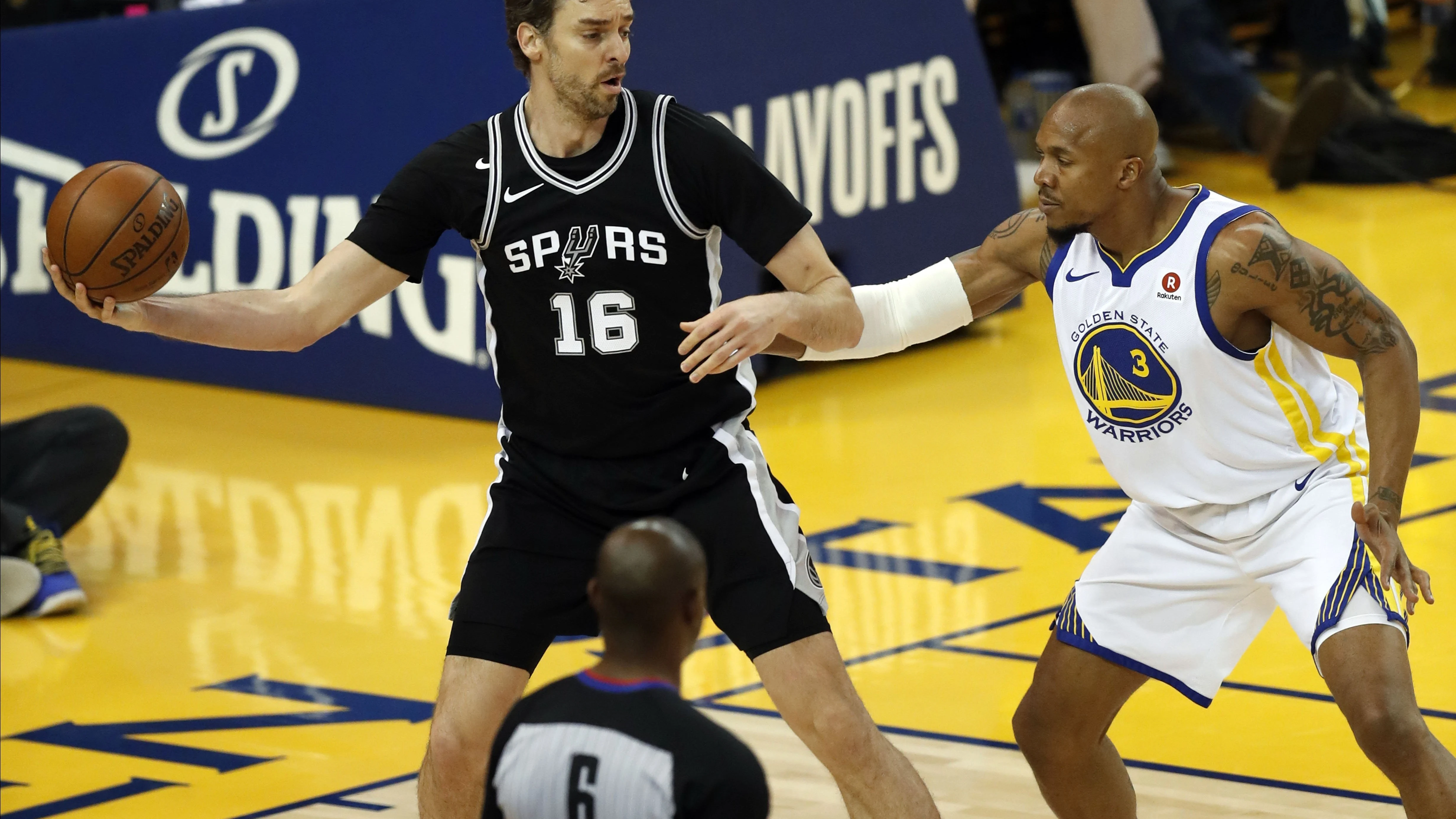 Pau Gasol, en acción ante los Warriors