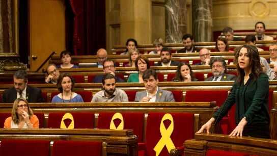 La l&iacute;der de Ciudadanos, In&eacute;s Arrimadas, interviene en el pleno del Parlament