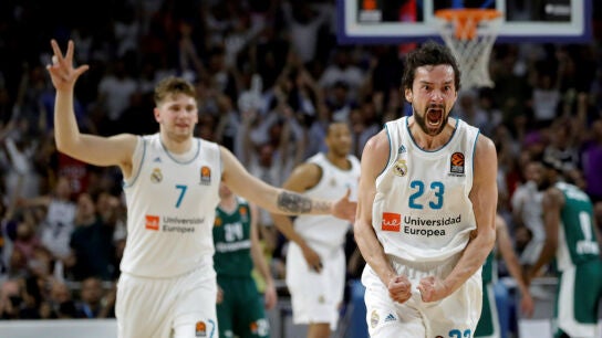 Llull celebra un punto con el Real Madrid