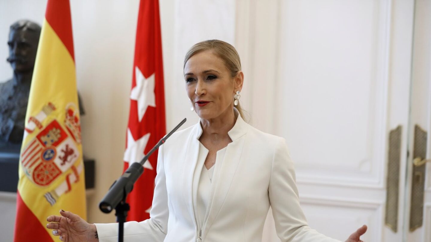 Cristina Cifuentes ante los medios de comunicaci&oacute;n