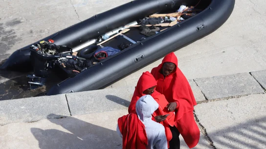 Rescate de Salvamento Marítimo de una patera en aguas del Estrecho de Gibraltar (Archivo) Rescate de Salvamento Marítimo de una patera en aguas del Estrecho de Gibraltar (Archivo)