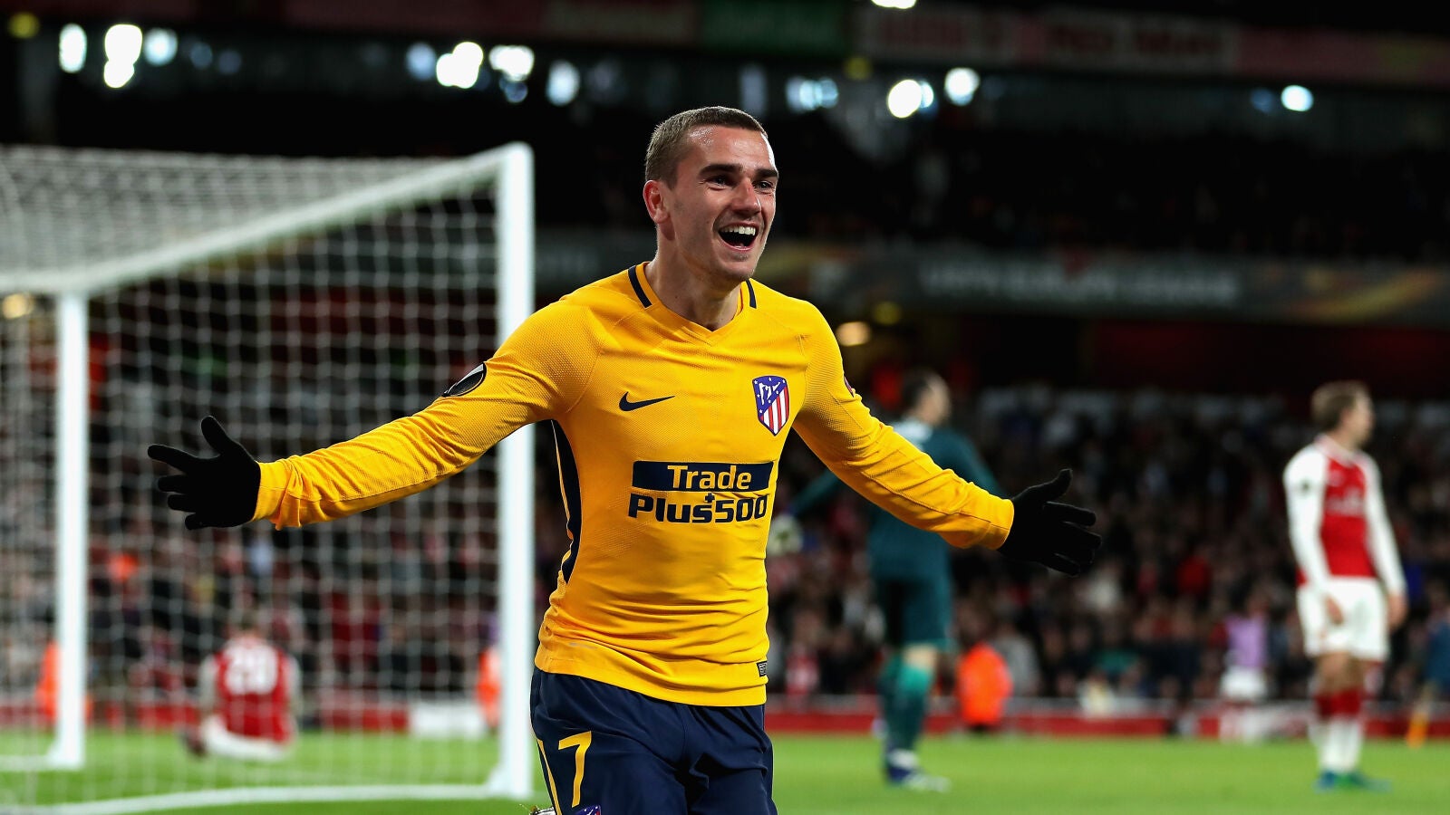Griezmann celebra su gol en el Emirates Stadium