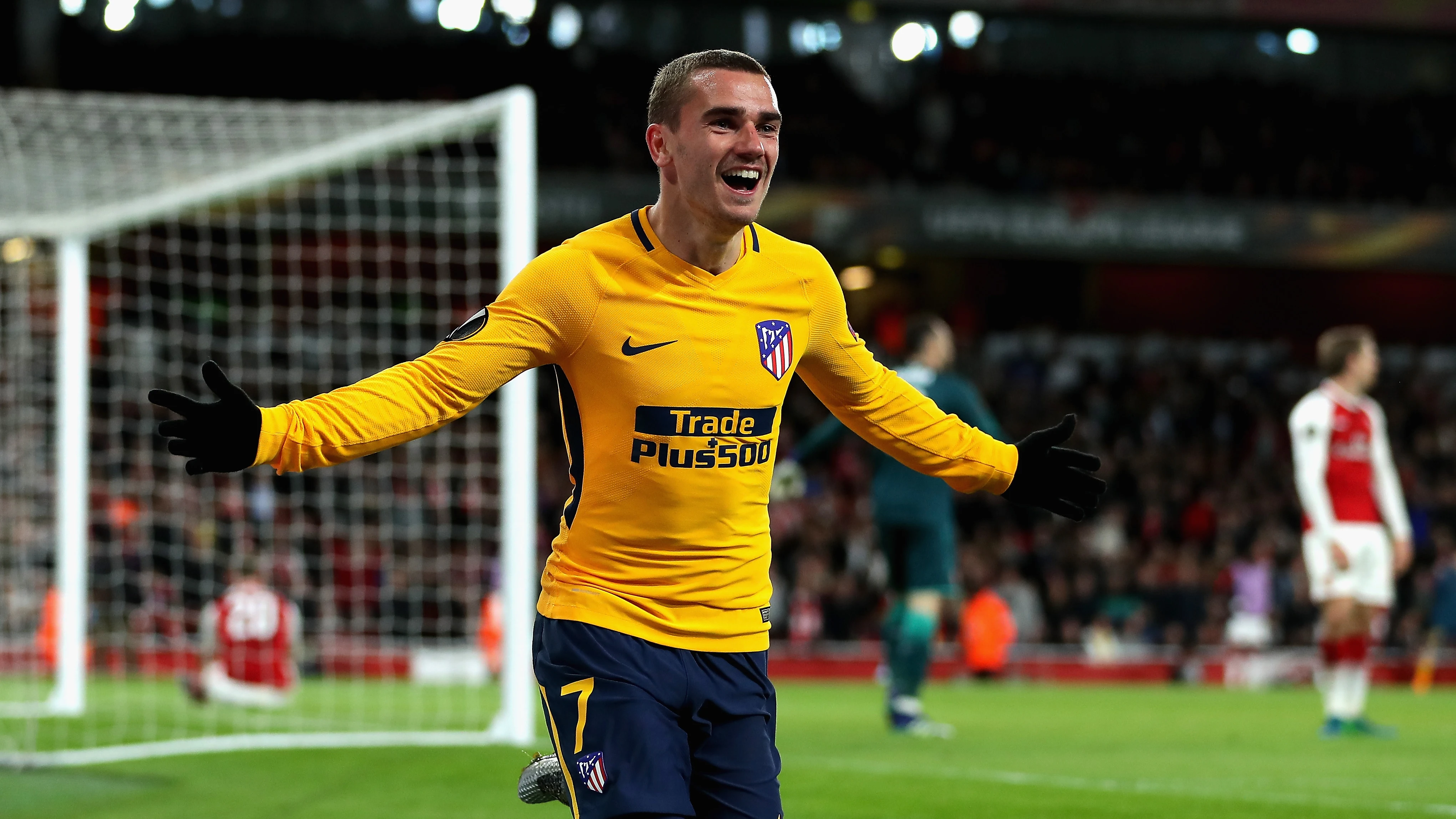 Griezmann celebra su gol en el Emirates Stadium