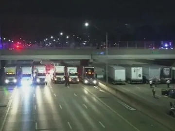 Trece camioneros se unen y evitan un suicidio en Michigan Trece camioneros se unen y evitan un suicidio en Michigan