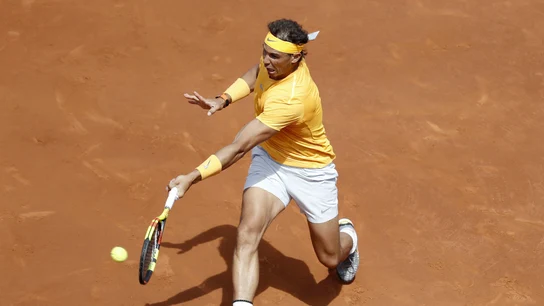 Rafa Nadal devuelve una bola durante el partido Rafa Nadal devuelve una bola durante el partido