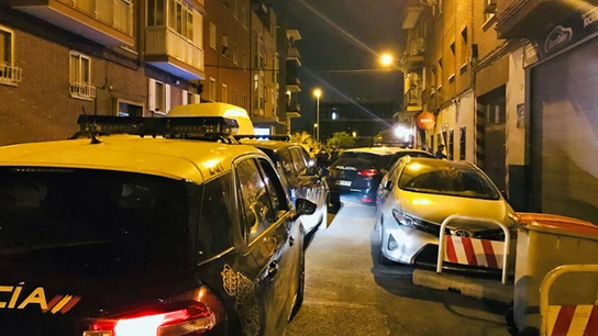 Efectivos de la Policía Nacional en el lugar del suceso. Efectivos de la Policía Nacional en el lugar del suceso