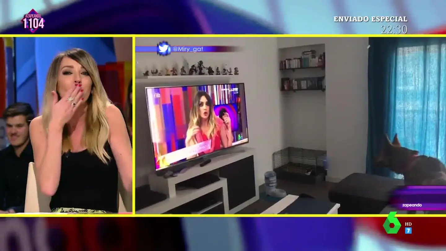 La reacción de Anna Simon tras recibir un vídeo de un perro ladrando a Puchi La reacción de Anna Simon tras recibir un vídeo de un perro ladrando a Puchi