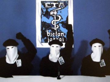 ETA ha anunciado su disolución como banda terrorista ETA ha anunciado su disolución como banda terrorista