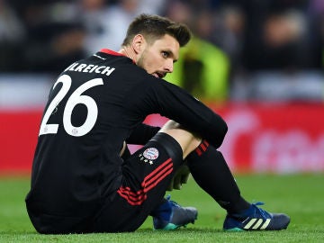 Sven Ulreich con la mirada perdida tras caer eliminado ante el Real Madrid Sven Ulreich con la mirada perdida tras caer eliminado ante el Real Madrid