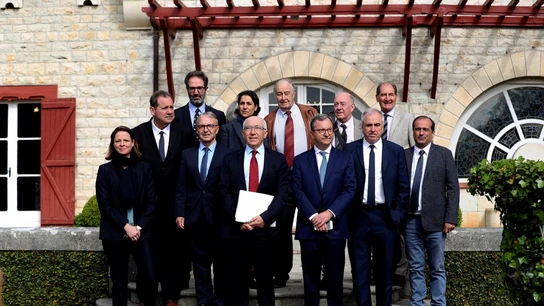 Personalidades internacionales llegan a Cambo al acto sobre el fin de ETA Personalidades internacionales llegan a Cambo al acto sobre el fin de ETA