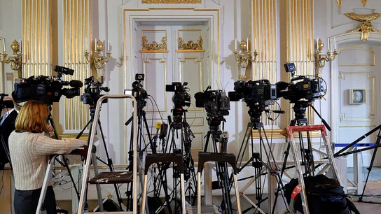 Imagen de archivo de los medios preparados para conocer un Premio Nobel de Literatura Imagen de archivo de los medios preparados para conocer un Premio Nobel de Literatura