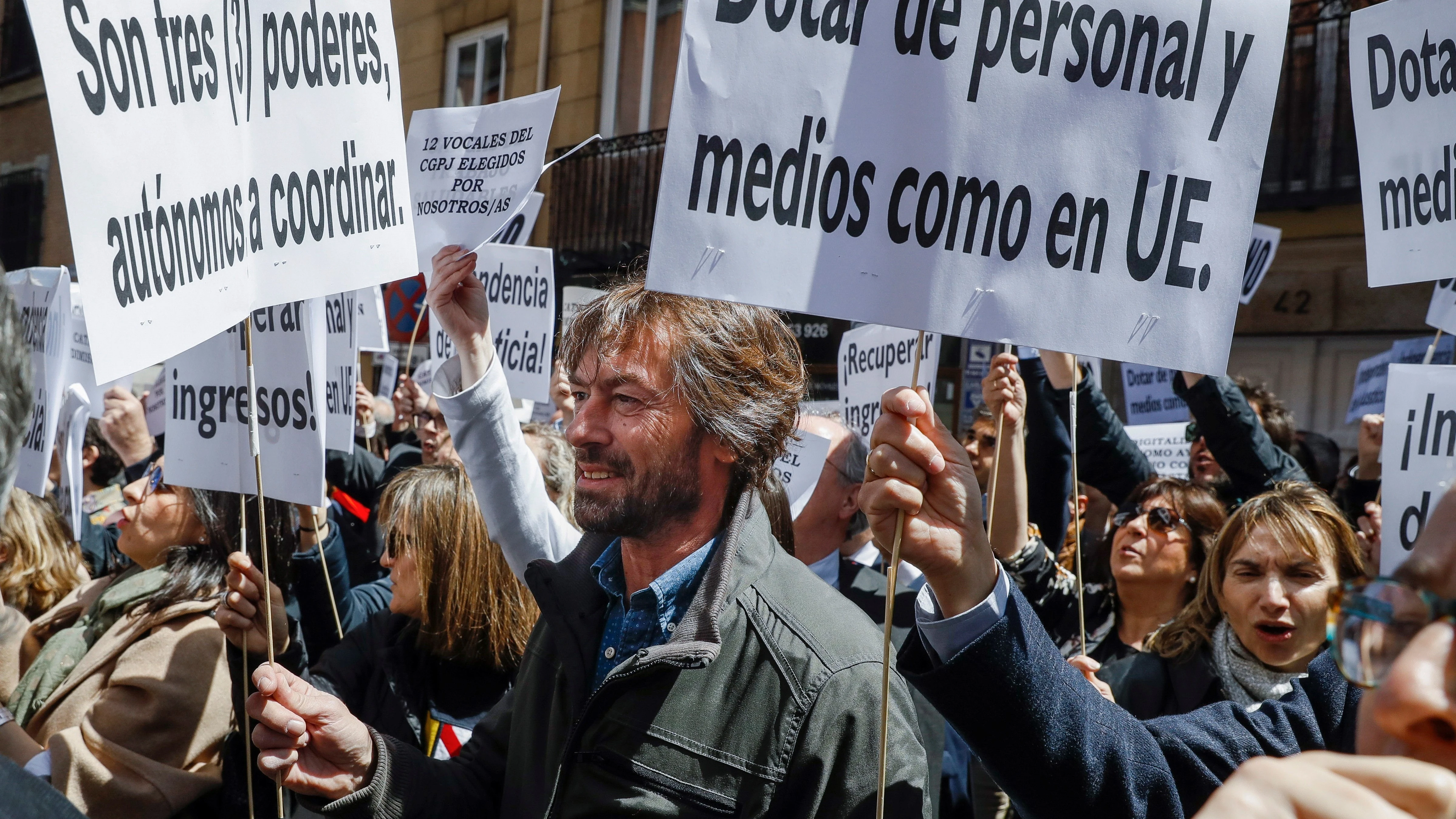 Concentración de jueces y fiscales frente a la sede del Ministerio de Justicia