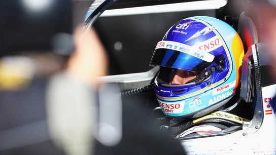 Fernando Alonso, dentro de su Toyota Fernando Alonso, dentro de su Toyota