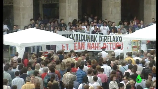 Manifestantes se encaran contra partidarios de ETA Manifestantes se encaran contra partidarios de ETA