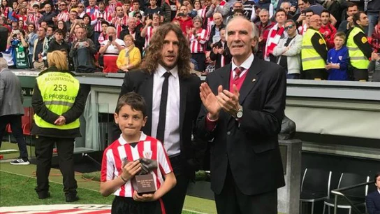 Puyol, con el One Club Man Award Puyol, con el One Club Man Award