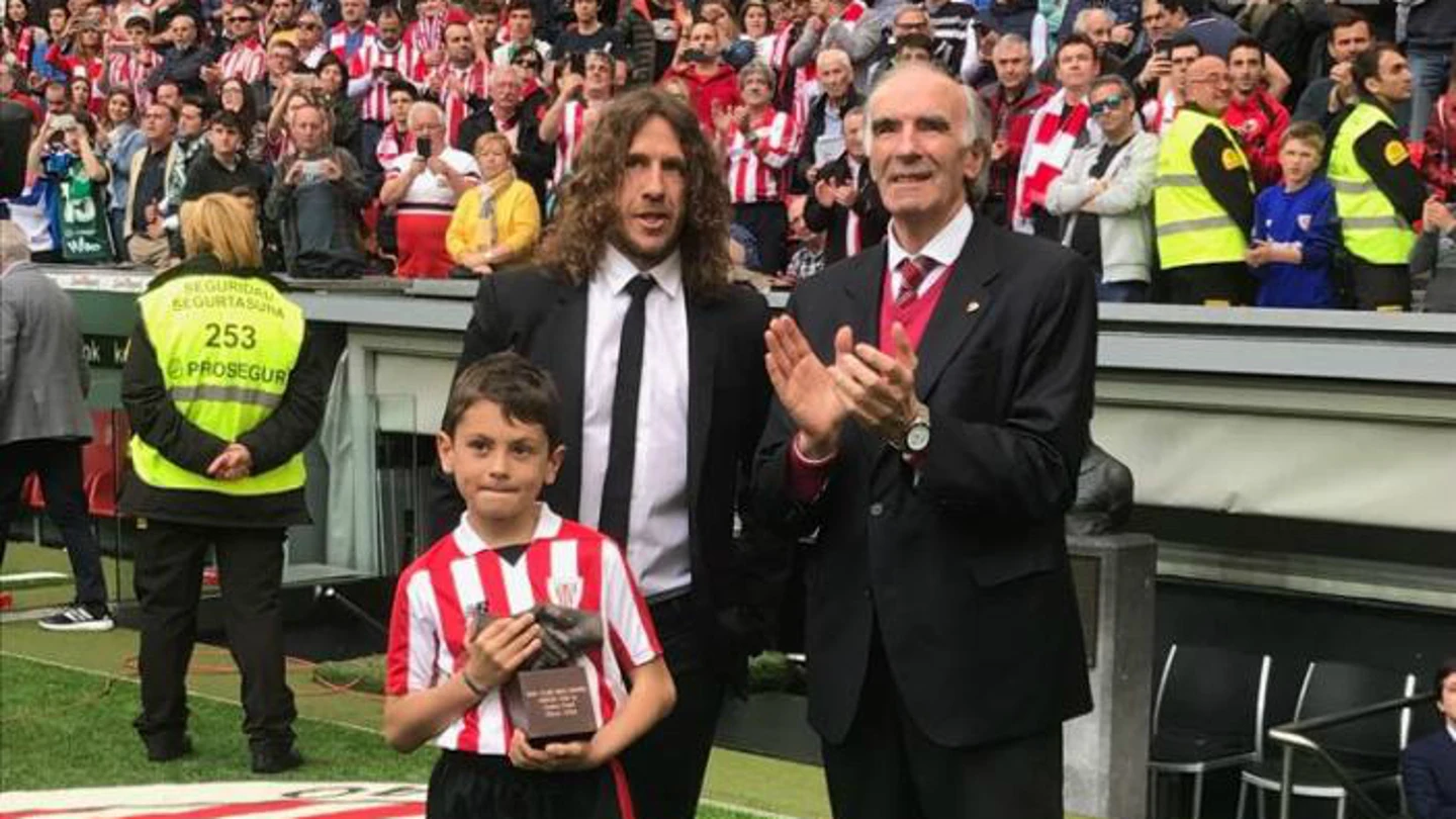 Puyol, con el One Club Man Award Puyol, con el One Club Man Award