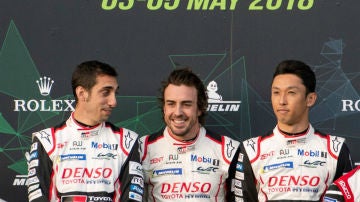 Alonso, con Buemi y Nakajima