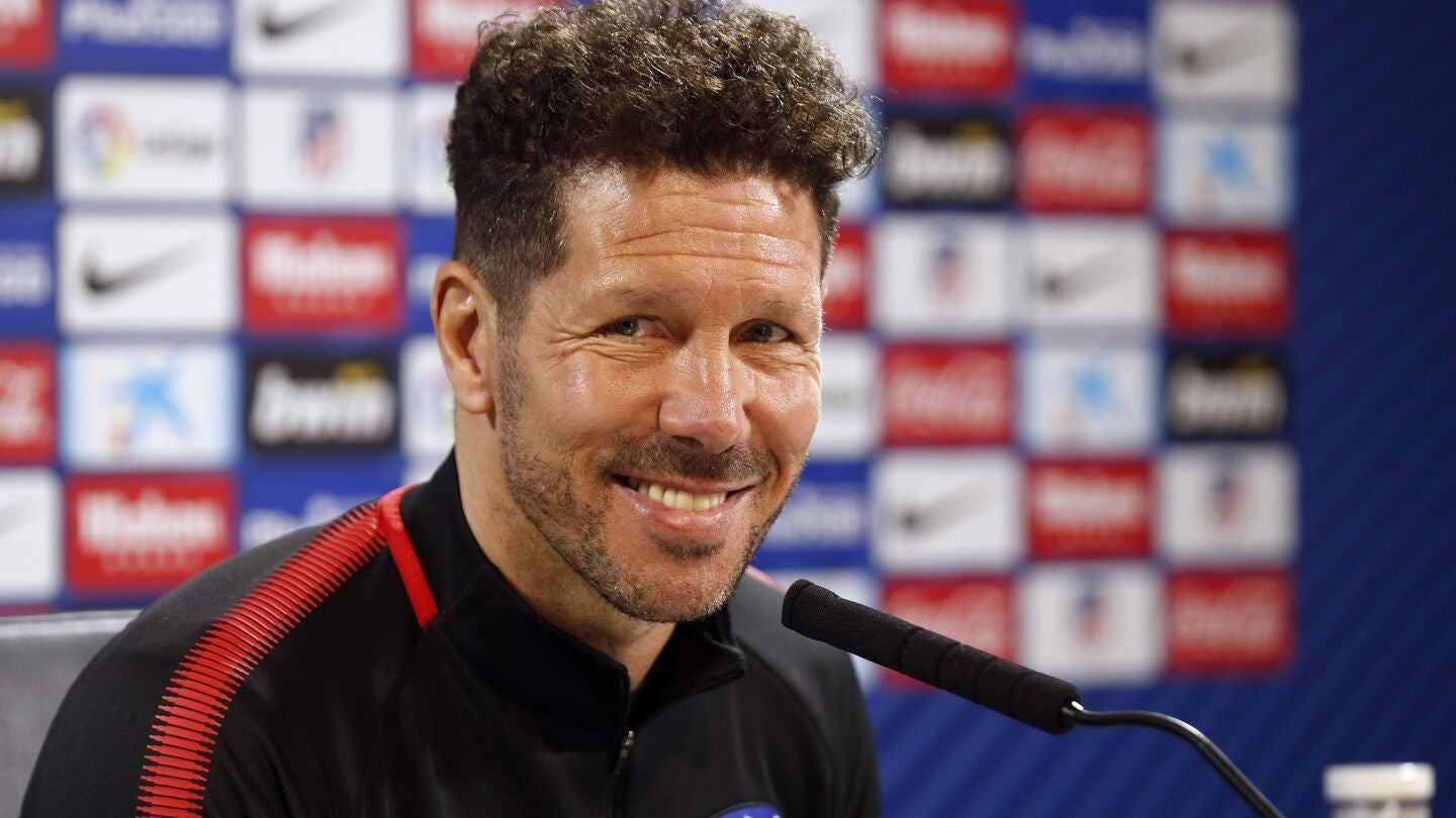 Simeone, sonriente ante los medios