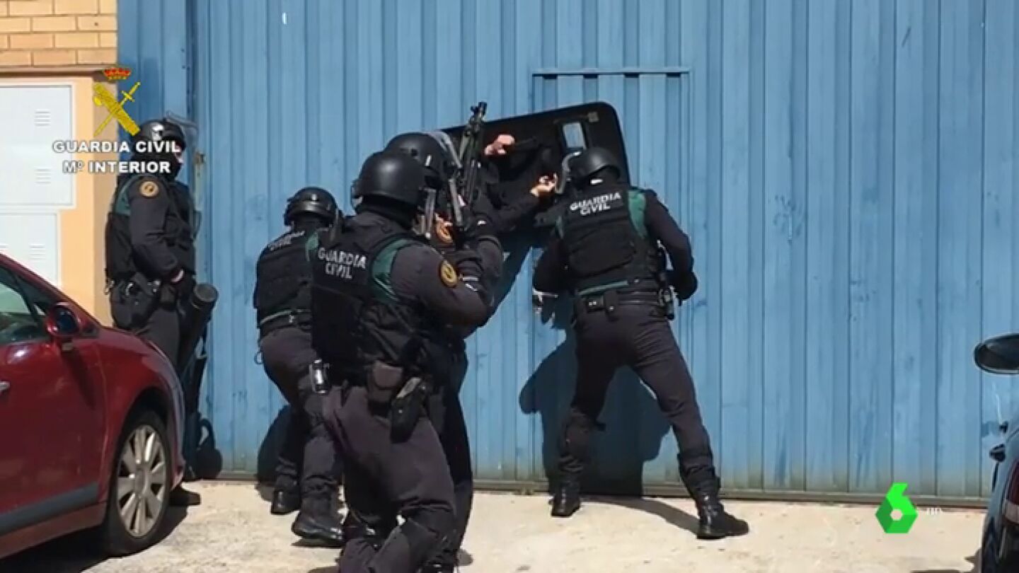 La Polic&iacute;a Nacional detiene a un padre y su hijo en C&aacute;diz tras localizar un zulo con droga e incautar 1.050 kilos de hach&iacute;s